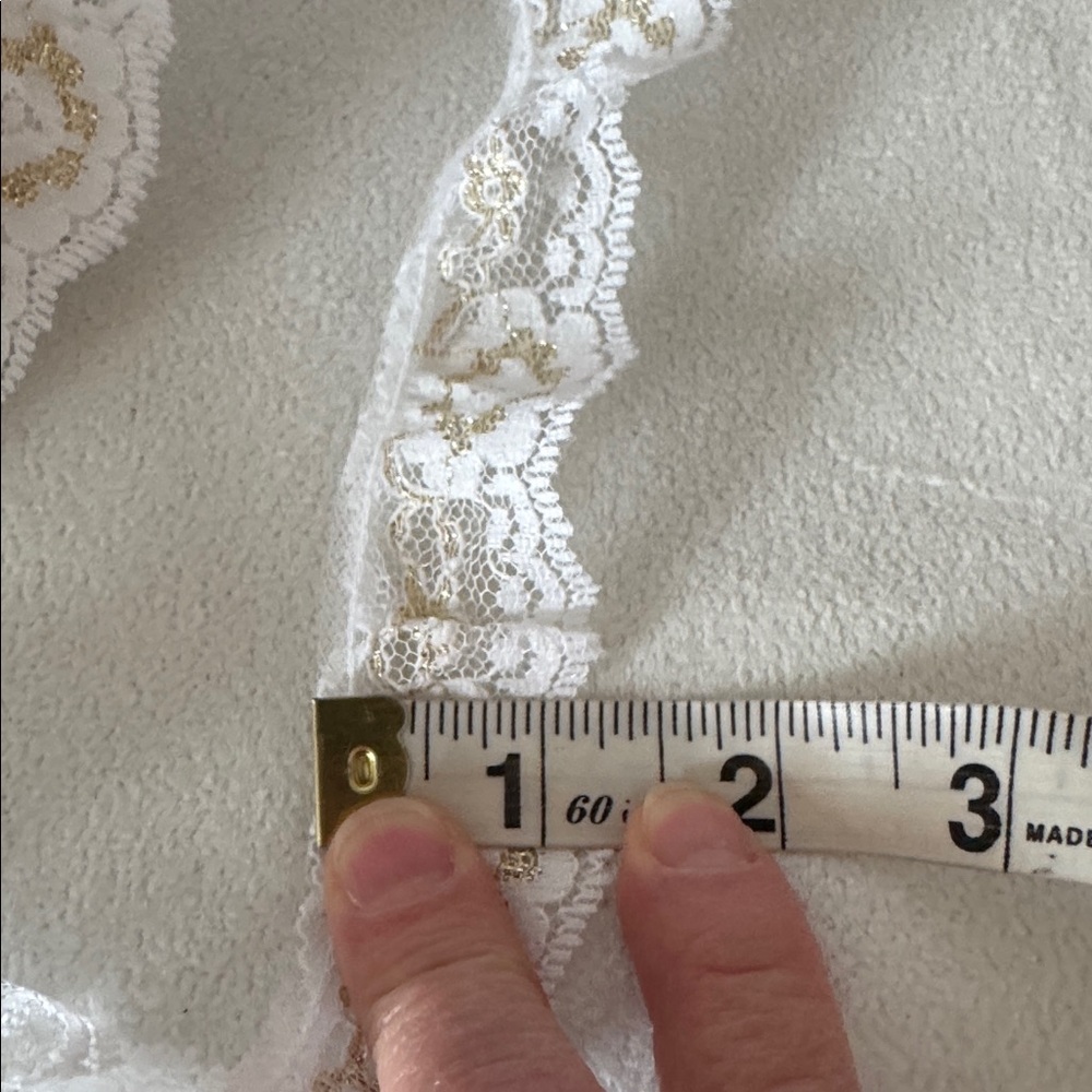 Lace - Picture 3 of 3